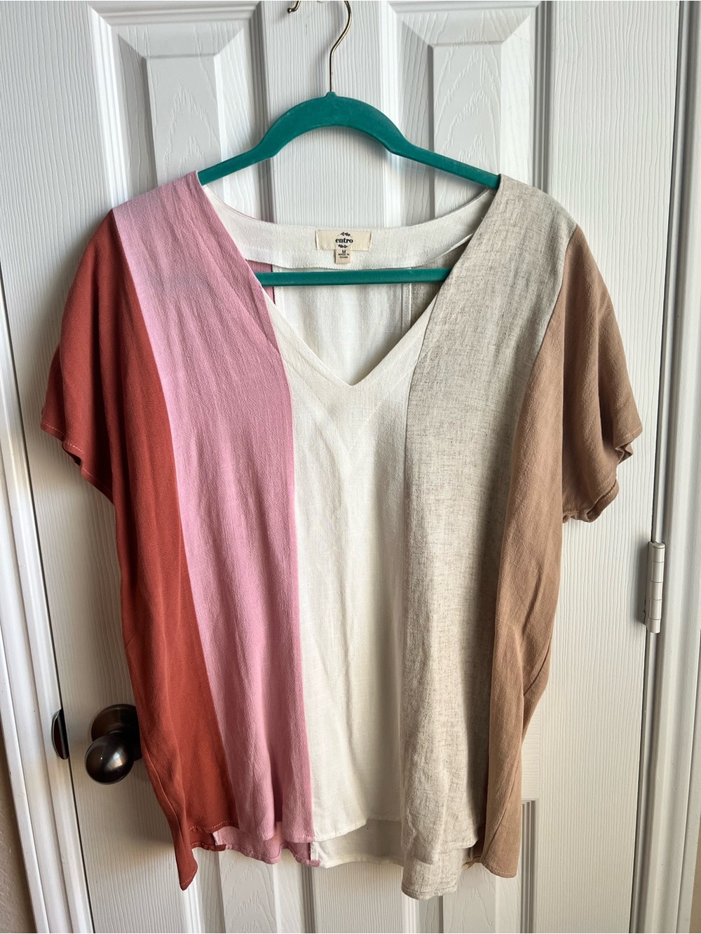 entro V-Neck Colorblock Top